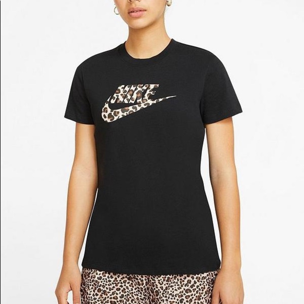 Nike Leopard 🐆 Swoosh top! NWOT